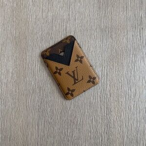 LV Phone Magnet Wallet In Reverse Monogram